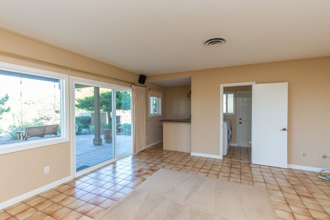 Building Photo - 3 bed, 2.5 bth, HOME in RANCHO SAN DIEGO