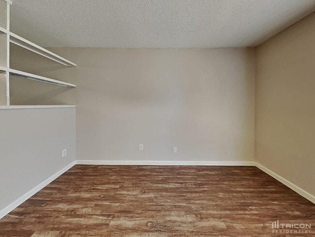 Building Photo - 9945 Sparrow Hawk Ln
