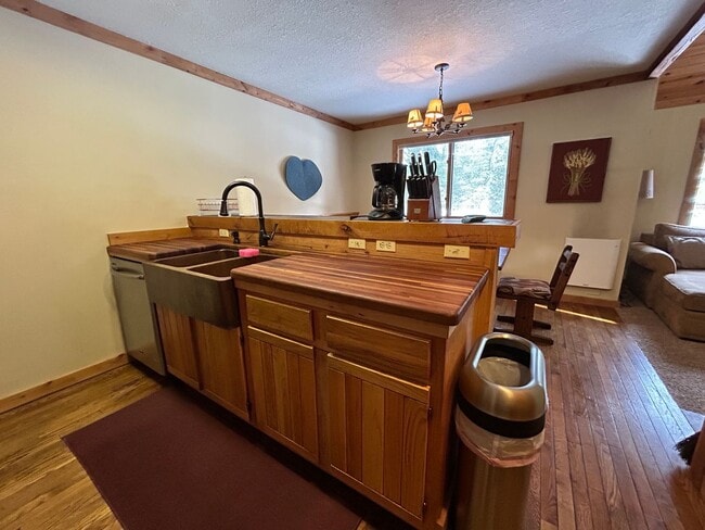 Building Photo - The Aspens 3-Bedroom Condo