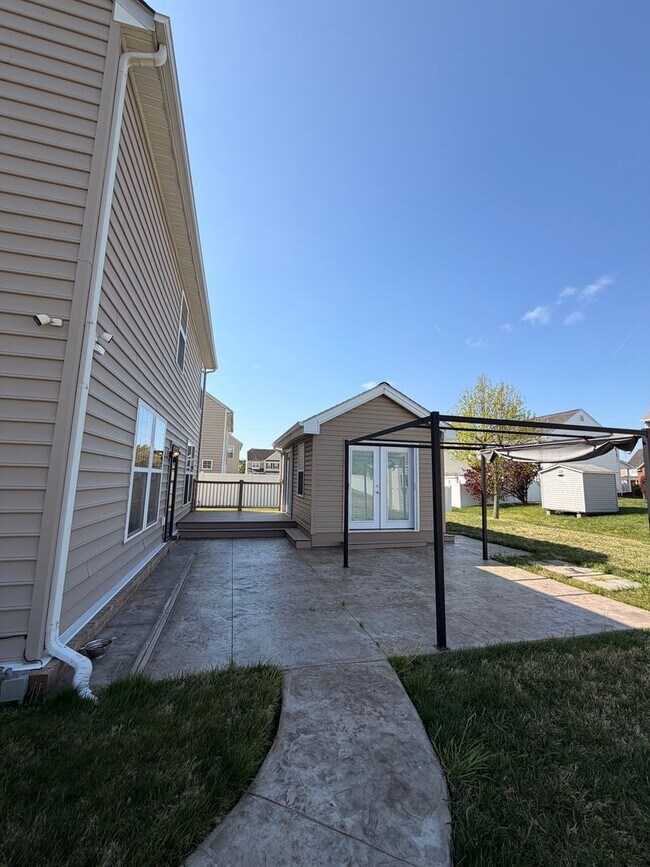 Building Photo - 42 Kilverstone Way