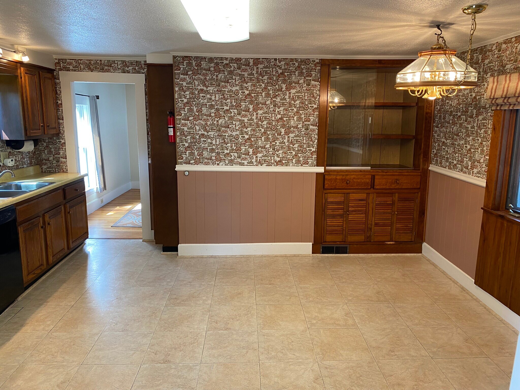 kitchen - 210 Center St