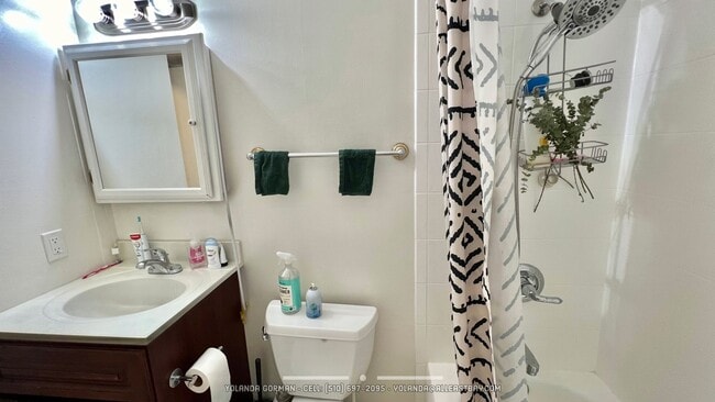 Building Photo - Lovely Top Floor Studio at Watergate Community - Partially Furnished