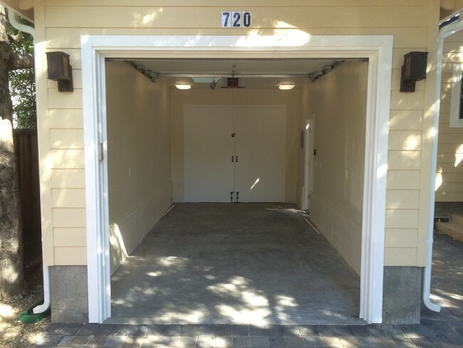 Building Photo - 2 Bed 2 Bath House Downtown Palo Alto in Crescent Park.