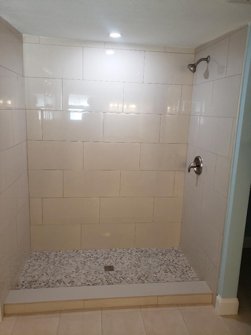 Shower - 6001 Cresthill Dr