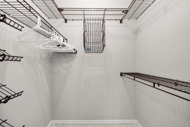 Building Photo - 2551 Lakeview Dr