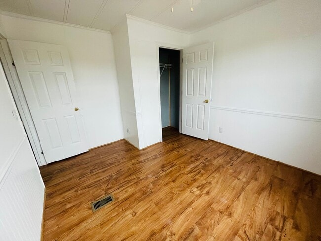 Building Photo - 3 BR, 2 BA doublewide in Pikeville school district