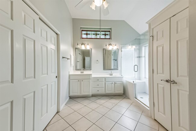 Building Photo - 14610 Farrawood Dr