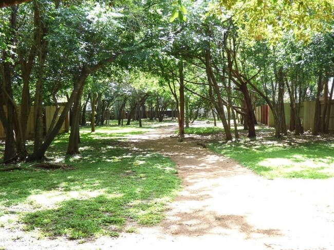 Building Photo - 2408 Amur Dr