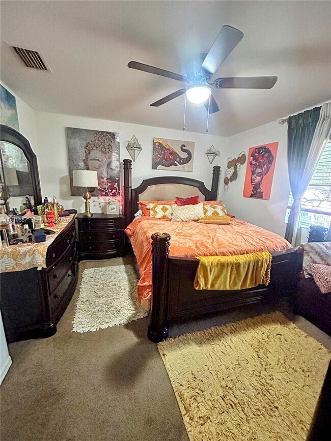 Building Photo - 972 SW 6th Ave