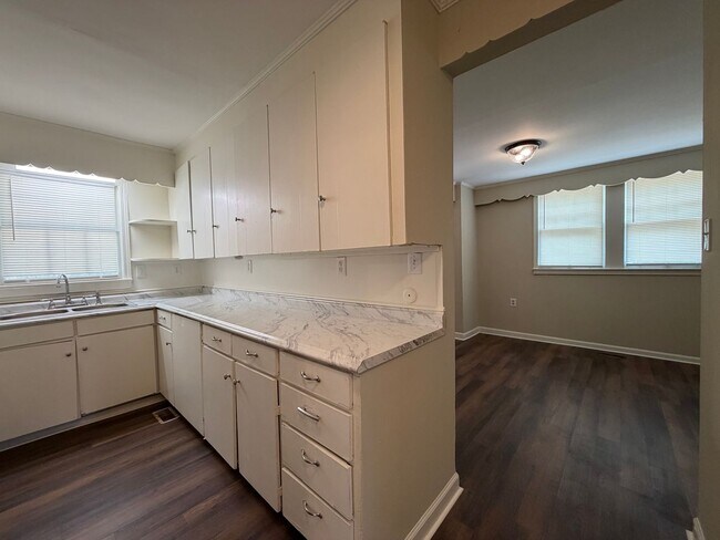 Building Photo - 2/2 House in Old East Rome $1,450
