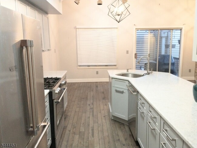Building Photo - 55 Clarken Dr