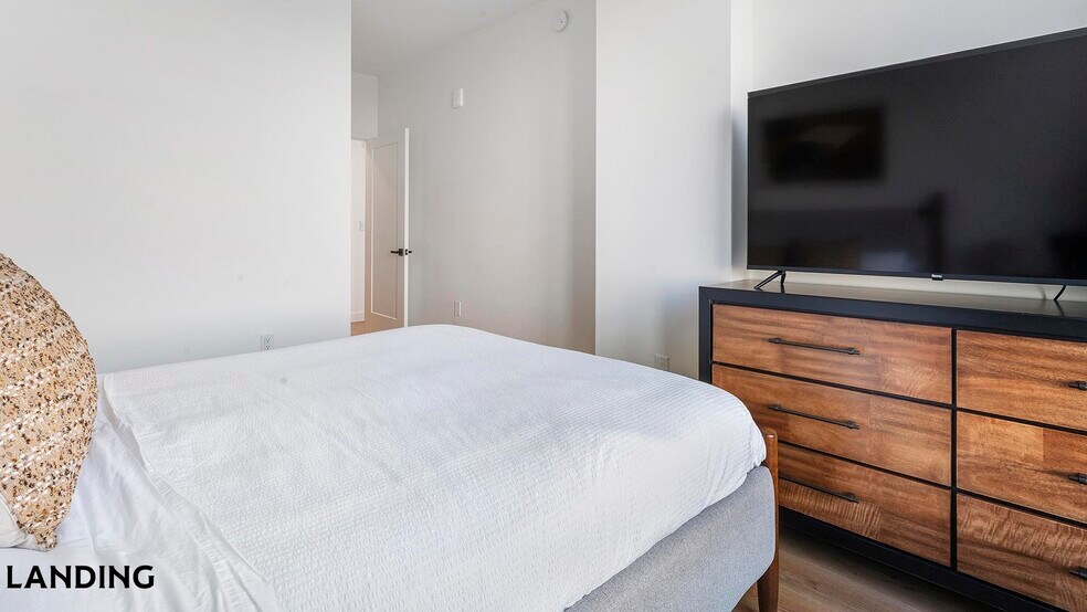 Building Photo - 632 Howard Rd SE