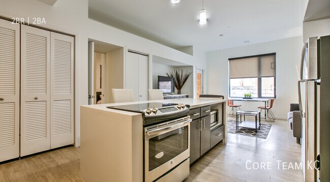 Building Photo - 662 E 63rd St