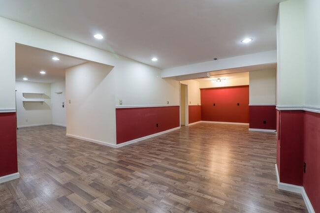 Building Photo - Montgomery- Nova