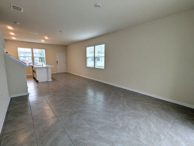 Building Photo - REDUCED RATE ON THIS 18mo LEASE (15mo & 12mo also available) AND WAIVED $250 Admin Fee (app. fee ...