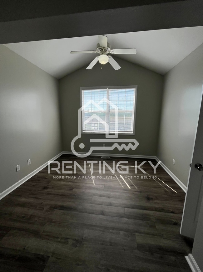 Building Photo - Huge 3-Bed, 2.5-Bath Townhouse!
