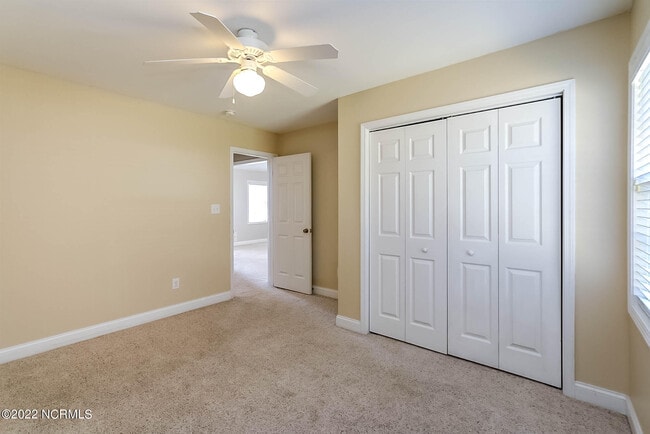 Building Photo - 102 S Park Ln