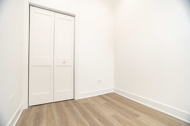 Building Photo - 1723 W Pierce Ave