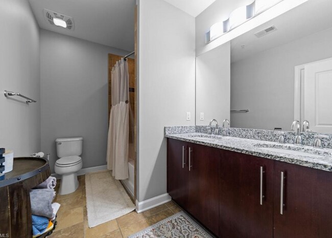 Building Photo - 2-Bedroom Apartment in Center City Greensboro