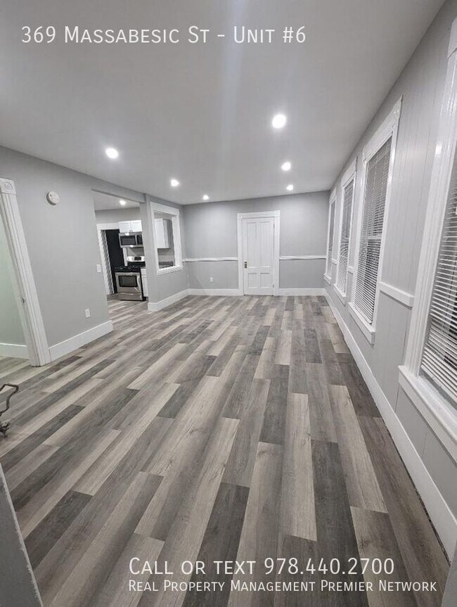 Building Photo - 369 Massabesic St