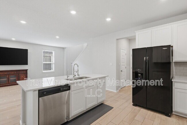 Building Photo - 3434 Hacienda Wy