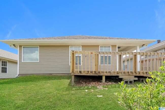 Building Photo - 335 Village Dr