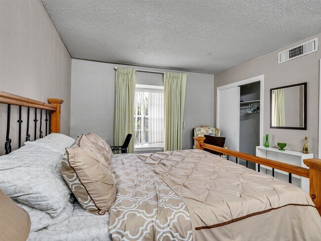 Building Photo - 2601 Bellefontaine St