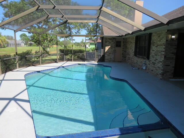 Building Photo - 409 SW Whitmore Dr