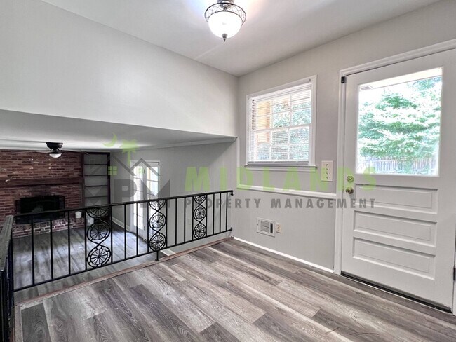Building Photo - 300 Lydgate Dr