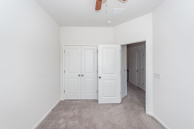 Building Photo - 4 Bedroom, 3.5 Bathroom Townhome in Foxbank Plantation - Moncks Corner