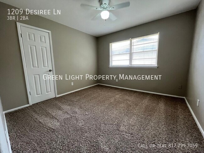 Building Photo - 1209 Desiree Ln