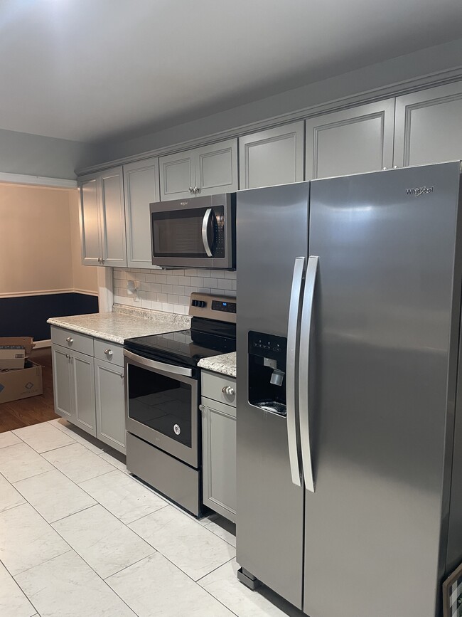 Building Photo - 1424 Longview Ave