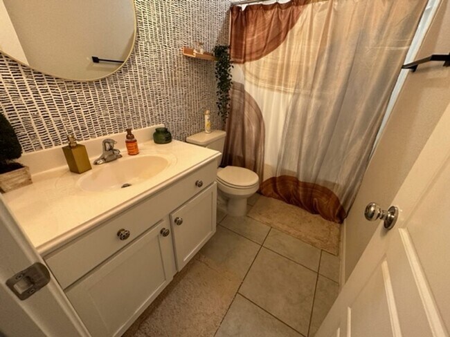 Building Photo - Move in soon! Beautiful  3 bedroom 2 bath near Lackland AFB