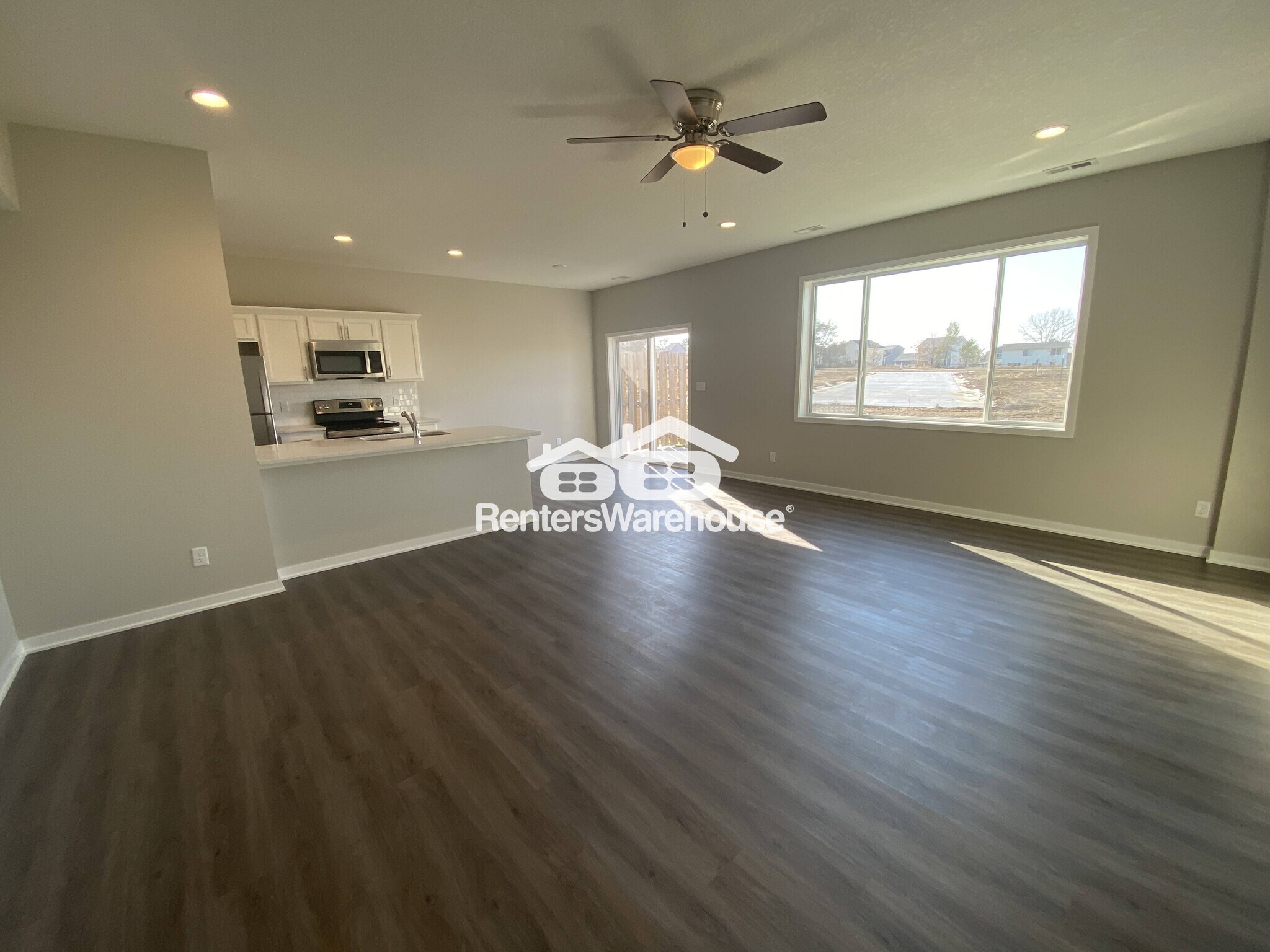 Building Photo - 7000 Lake Hill Dr
