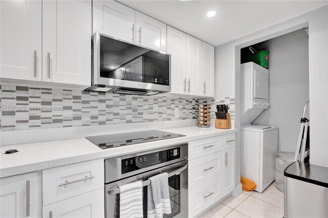 Building Photo - 9273 Collins Ave