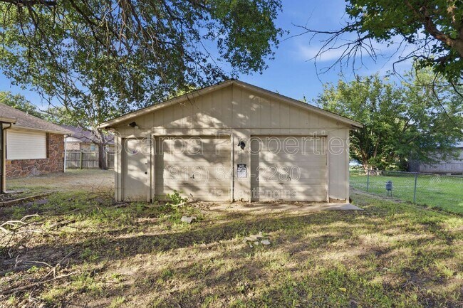 Building Photo - 11648 N 104th E Ave