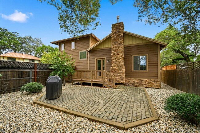 Building Photo - 155 Rosebud Ln