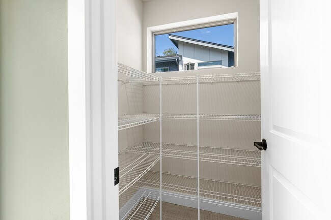 Building Photo - 933 Dove Tail Ln NW