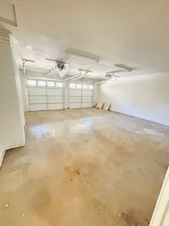 Building Photo - 12403 Dreher Rd