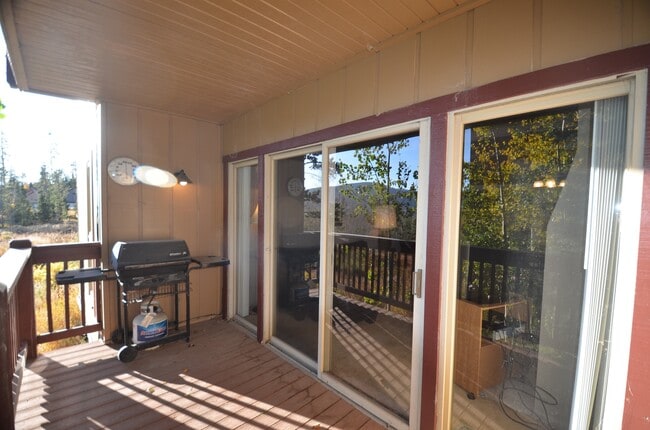 Building Photo - Long Winter Lease!  Fully Furnished, on bu...