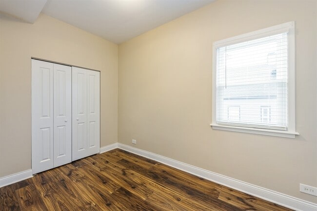 Building Photo - 4048 N Western Ave