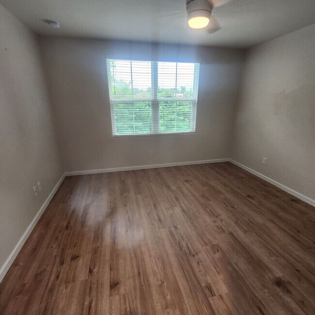 Building Photo - 525 Hampton Townes Dr