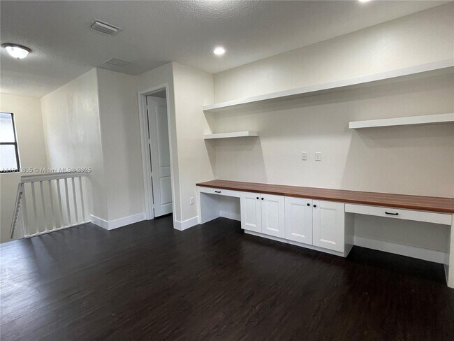 Building Photo - 3316 W 98th Pl