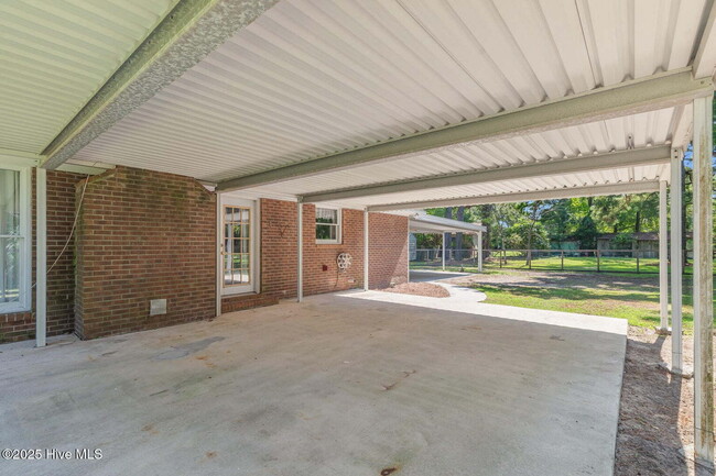 Building Photo - Beautiful 3 Bedroom, 2 Bath Home -135 Yate...