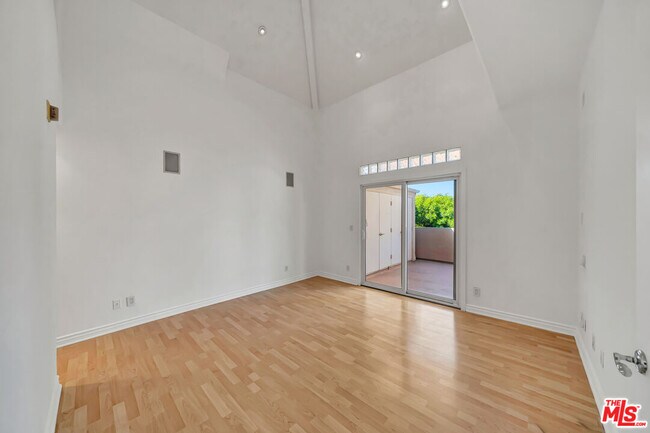 Building Photo - 4477 Woodman Ave