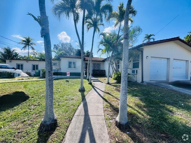 Building Photo - 311 SW 49th Ave
