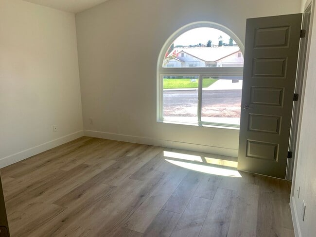Building Photo - Four Bedroom Remodeled Home in Red Cliffs