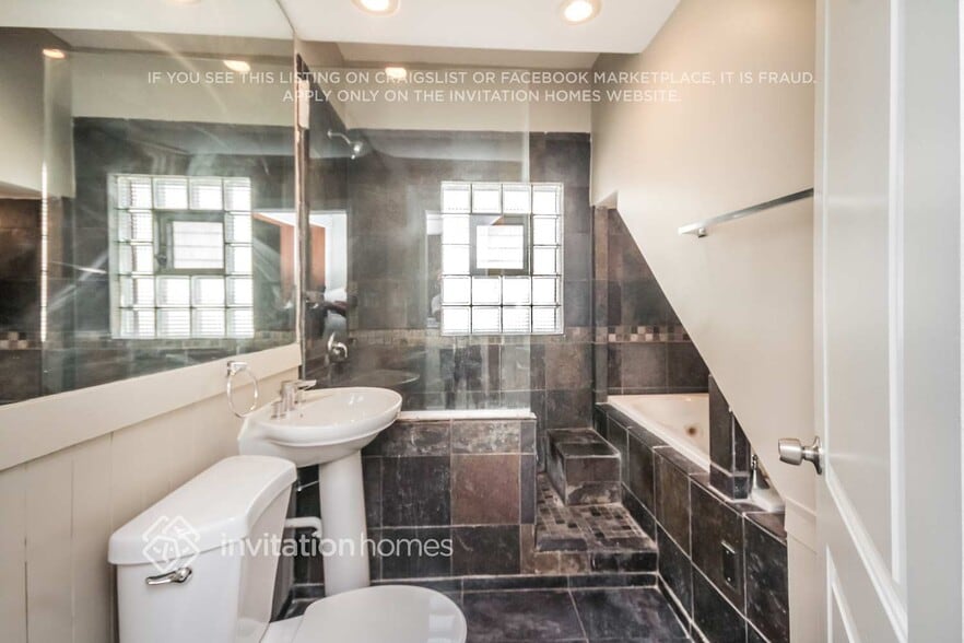 Building Photo - 5647 W Berenice Ave