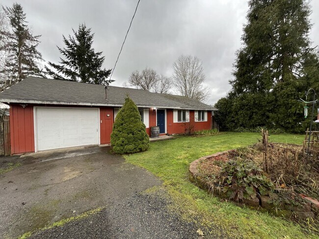 Building Photo - Beautifully Maintained Single-Level 3 Bedroom Home in North Plains Featuring Flexible Living Spac...