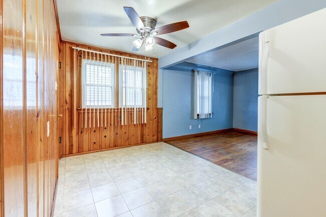 Building Photo - 3-Bedroom Home with Hardwood Floors & Fenced Yard in St. Louis